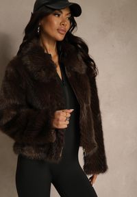 Renee - Brązowa Klasyczna Kurtka Futerko z Zapięciem na Zamek Błyskawiczny Tuswella. Kolor: brązowy. Materiał: futro. Styl: klasyczny #2