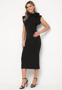 Born2be - Czarna Sukienka Midi Dopasowana z Ozdobną Broszką w Kształcie Kwiatka Agnolia. Kolor: czarny. Wzór: kwiaty. Styl: klasyczny. Długość: midi #2
