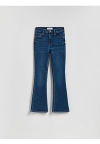 Reserved - Jeansy flare z krótszą nogawką - granatowy. Kolor: niebieski. Długość: krótkie #1