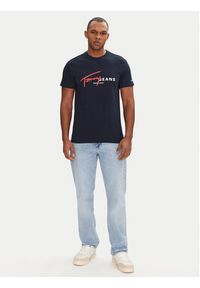 Tommy Jeans T-Shirt Signature Dna DM0DM20817 Granatowy Regular Fit. Kolor: niebieski. Materiał: bawełna #4