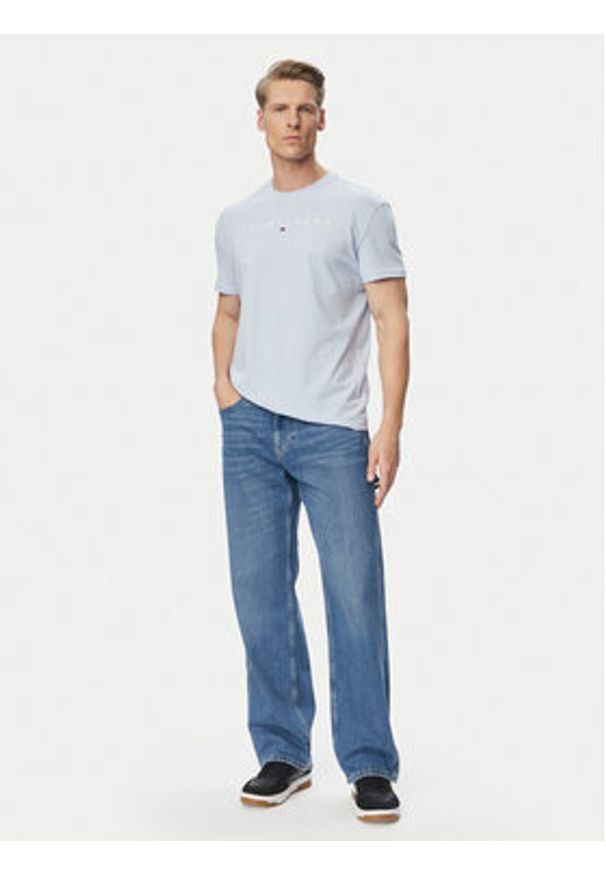Tommy Jeans T-Shirt DM0DM20744 Niebieski jasny Regular Fit. Kolor: niebieski. Materiał: bawełna