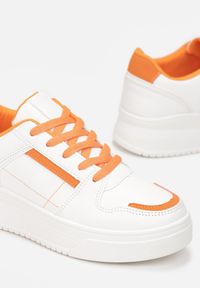 Born2be - Biało-Pomarańczowe Sneakersy Sznurowane na Grubej Podeszwie Meandedi. Wysokość cholewki: przed kostkę. Kolor: biały. Materiał: materiał. Szerokość cholewki: normalna. Wzór: aplikacja #4