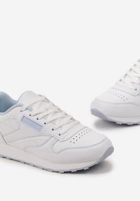 Born2be - Biało-Niebieskie Sneakersy z Przeszyciami Elistria. Okazja: na co dzień. Kolor: biały #4