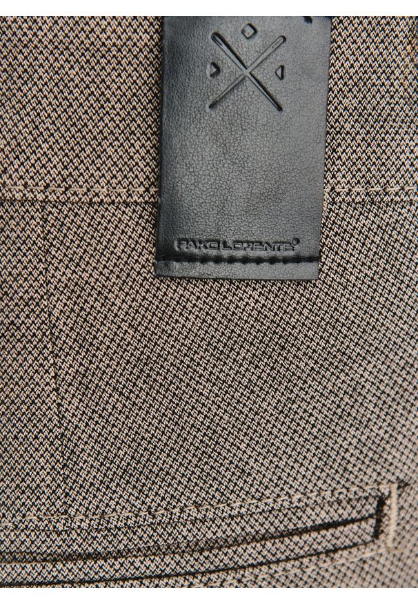 Pako Lorente - PAKO LORENTE - Brązowe spodnie chino. Kolor: brązowy. Materiał: poliester, bawełna, elastan. Sezon: zima, jesień