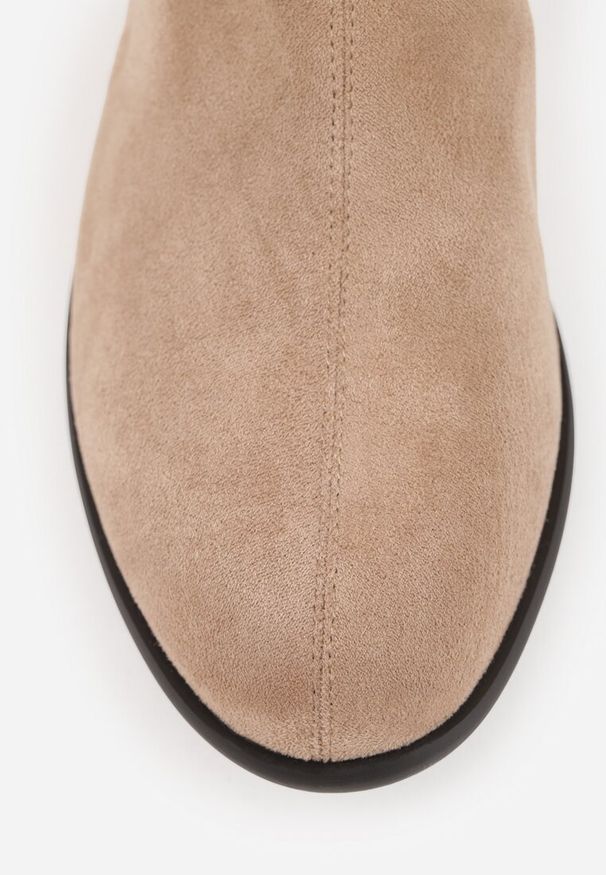 Renee - Beżowe Botki na Słupku Ozdobione Metalicznym Wykończeniem Irialan. Okazja: na co dzień. Kolor: beżowy. Materiał: jeans. Wzór: aplikacja. Obcas: na słupku. Styl: casual, elegancki