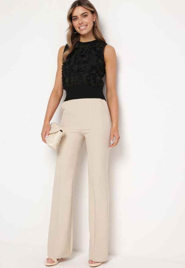 Born2be - Czarny Elegancki Top z Ozdobnymi Kwiatkami i Szerokim Ściągaczem Edalmina. Okazja: na co dzień. Kolor: czarny. Materiał: jeans. Wzór: kwiaty. Styl: elegancki