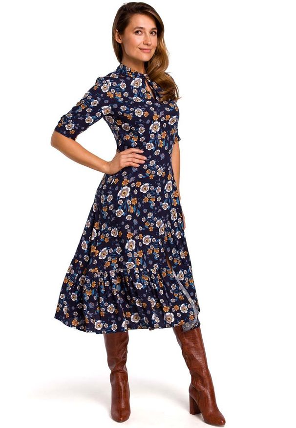 MOE - Rozkloszowana Sukienka z Dopasowaną Górą Model 2. Materiał: wiskoza. Wzór: kwiaty