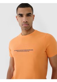 4f - 4F T-shirt regular z nadrukiem męski - pomarańczowy XXL. Okazja: na co dzień. Kolor: pomarańczowy. Materiał: bawełna, jersey, dzianina. Długość rękawa: krótki rękaw. Długość: krótkie. Wzór: nadruk. Styl: sportowy, klasyczny, casual