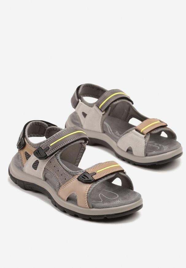 Renee - Szaro-Brązowe Sandały Vices w Stylu Sportowym z Rzepami Elliola. Okazja: na co dzień. Zapięcie: rzepy. Kolor: szary. Materiał: materiał. Styl: sportowy