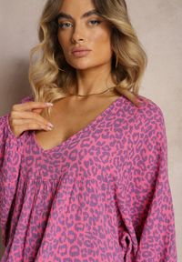 Renee - Fuksjowa Bawełniana Sukienka Trapezowa Zakończona Gumką przy Rękawach Vesivia. Kolor: różowy. Materiał: bawełna. Sezon: lato. Typ sukienki: trapezowe #5