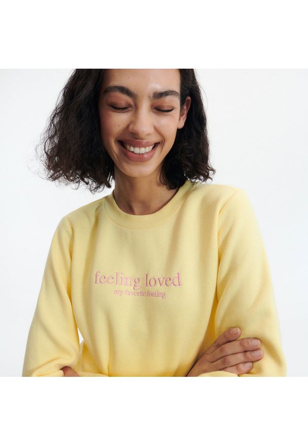 Reserved - Bluza z napisem - Żółty. Kolor: żółty. Wzór: napisy