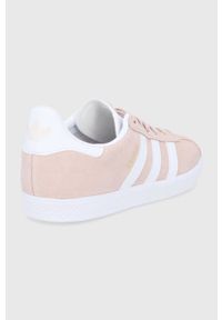 adidas Originals Buty zamszowe Gazelle H01512 kolor różowy H01512-PNKTN/WHT. Nosek buta: okrągły. Zapięcie: sznurówki. Kolor: różowy. Materiał: zamsz. Model: Adidas Gazelle. Sport: turystyka piesza #2