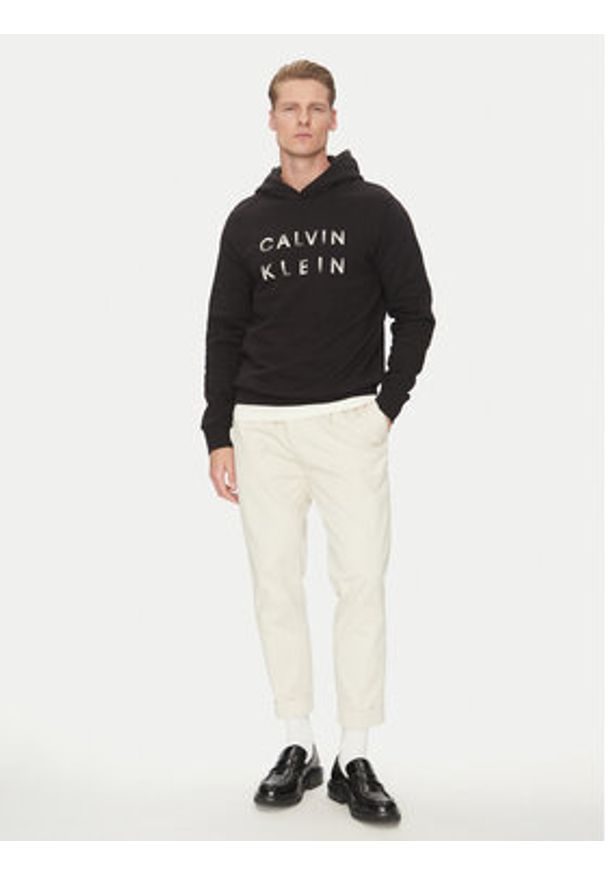 Calvin Klein Bluza Enlarged Logo K10K114261 Czarny Regular Fit. Kolor: czarny. Materiał: bawełna