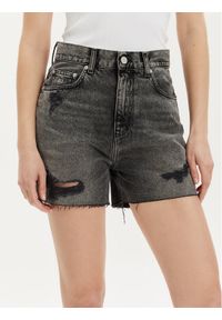 Tommy Jeans Szorty jeansowe DW0DW17652 Szary Mom Fit. Kolor: szary. Materiał: bawełna