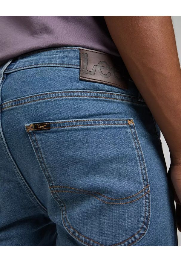 Lee - LEE LUKE MĘSKIE SPODNIE JEANSOWE LIGHT WORN L719CAVY 112319915