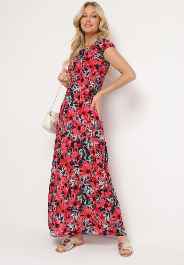 Born2be - Granatowo-Czerwona Wiskozowa Sukienka Hiszpanka w Kwiaty o Rozkloszowanym Kroju Uasteria. Okazja: na co dzień, na randkę, na imprezę. Typ kołnierza: dekolt hiszpanka. Kolor: niebieski. Materiał: wiskoza. Wzór: kwiaty. Sezon: lato. Typ sukienki: rozkloszowane. Styl: casual