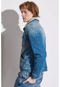 Wrangler - WRANGLER 124MJ SHERPA MĘSKA KURTKA JEANSOWA GOLD W4MS1027I. Materiał: jeans