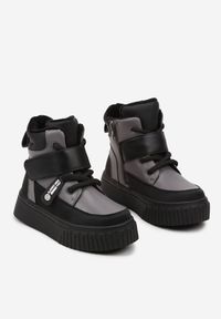 Born2be - Czarno-Szare Botki na Grubej Podeszwie z Napisami Bialiea. Okazja: na uczelnię. Nosek buta: okrągły. Kolor: czarny. Materiał: jeans. Wzór: napisy. Styl: klasyczny, młodzieżowy #3
