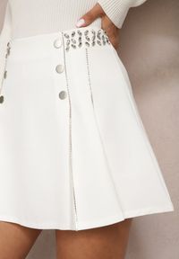 Renee - Biała Rozkloszowana Spódnica Mini z Ozdobnymi Guzikami Holiana. Kolor: biały #4
