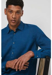 medicine - Medicine koszula lniana męska kolor zielony regular z kołnierzykiem klasycznym. Typ kołnierza: kołnierzyk klasyczny. Kolor: zielony. Materiał: len. Długość rękawa: długi rękaw. Długość: długie. Wzór: gładki. Styl: klasyczny #1