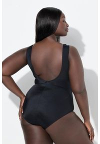 ULLA POPKEN - Damski Strój kąpielowy obszycia miękkie miseczki głębokie plecy z recyklingu. Kolekcja: plus size. Kolor: czarny. Materiał: poliester, elastan, poliamid, materiał