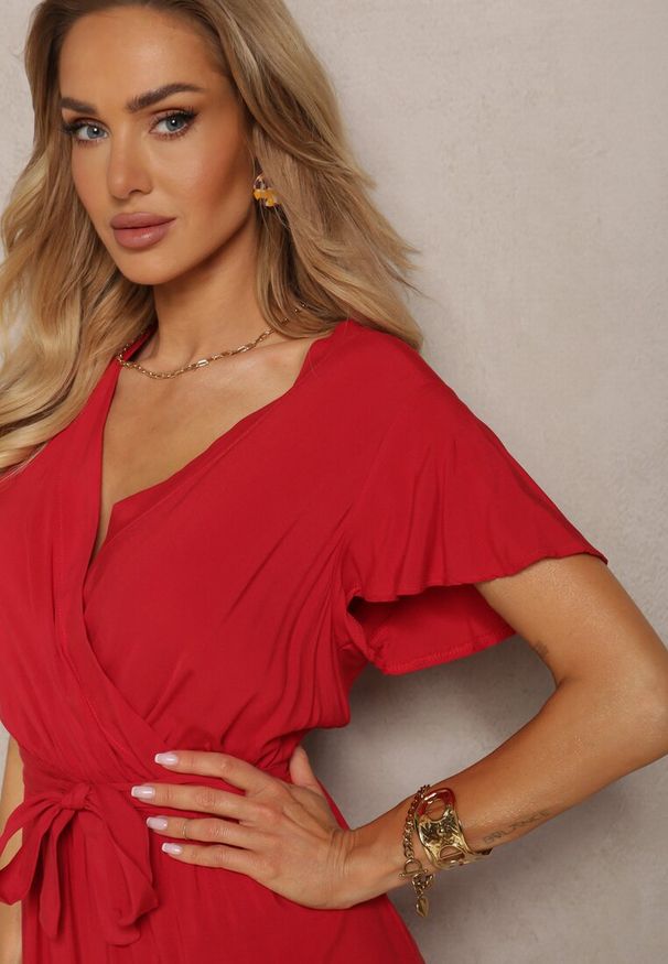 Renee - Czerwona Rozkloszowana Sukienka Midi z Wiązanym Paskiem Elemia. Kolor: czerwony. Materiał: wiskoza, tkanina, materiał. Długość: midi