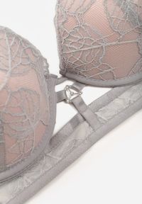 Born2be - Szaro-Różowy Klasyczny Biustonosz Zdobiony Koronką i Aplikacją Metheis. Kolor: szary. Materiał: koronka. Wzór: koronka, aplikacja #4