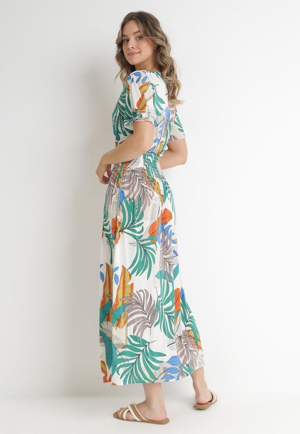 Born2be - Biało-Zielona Sukienka z Kopertowym Dekoltem i Gumkami w Pasie Kensy. Okazja: na co dzień. Typ kołnierza: dekolt w serek. Kolor: biały. Typ sukienki: kopertowe. Styl: casual