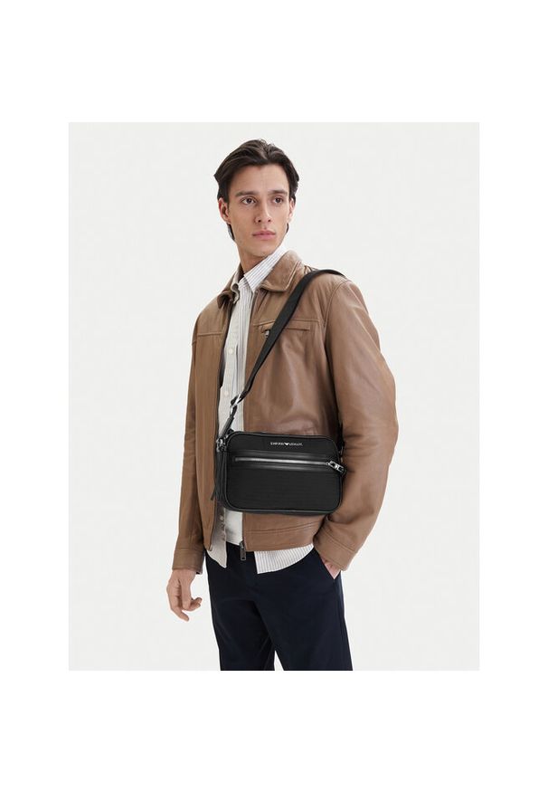 Torebka Emporio Armani. Kolor: czarny