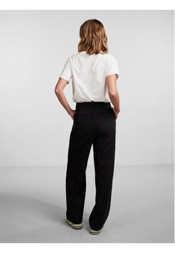 Pieces Spodnie materiałowe Thelma 17137934 Czarny Relaxed Fit. Kolor: czarny. Materiał: syntetyk