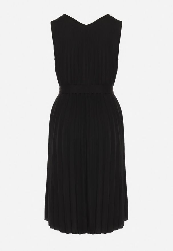 Born2be - Czarna Rozkloszowana Sukienka Midi Plisowana z Materiałowym Paskiem Varethia. Kolor: czarny. Materiał: materiał. Wzór: aplikacja. Długość: midi