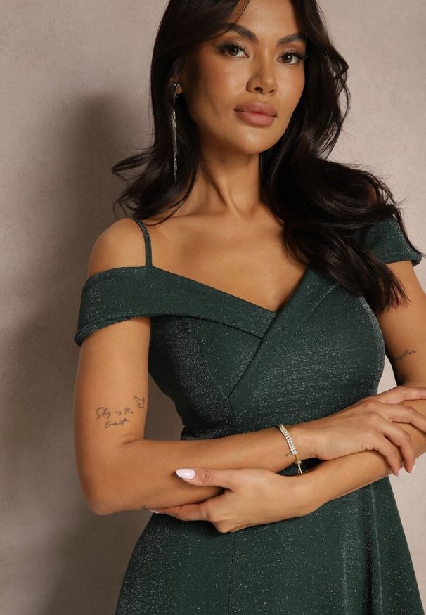 Renee - Ciemnozielona Koktajlowa Sukienka o Rozkloszowanym Kroju z Metaliczną Nicią Emilinea. Okazja: na imprezę. Kolor: zielony. Styl: wizytowy