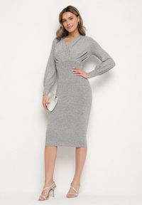 Born2be - Szara Dopasowana Sukienka z Kopertowym Dekoltem i Bufiastymi Rękawami Ulonissa. Kolor: szary. Materiał: tkanina. Sezon: zima. Typ sukienki: kopertowe. Styl: klasyczny #2