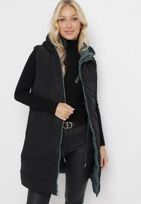 Born2be - Ciemnozielona Długa Kamizelka Dwustronna Zapinana na Suwak z Pikowaniem i Troczkiem w Pasie Heddemia. Kolor: zielony. Długość: długie. Wzór: gładki #3