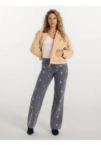 Sinsay - Wiskozowe body z dekoltem V - kremowy. Kolor: kremowy. Materiał: wiskoza