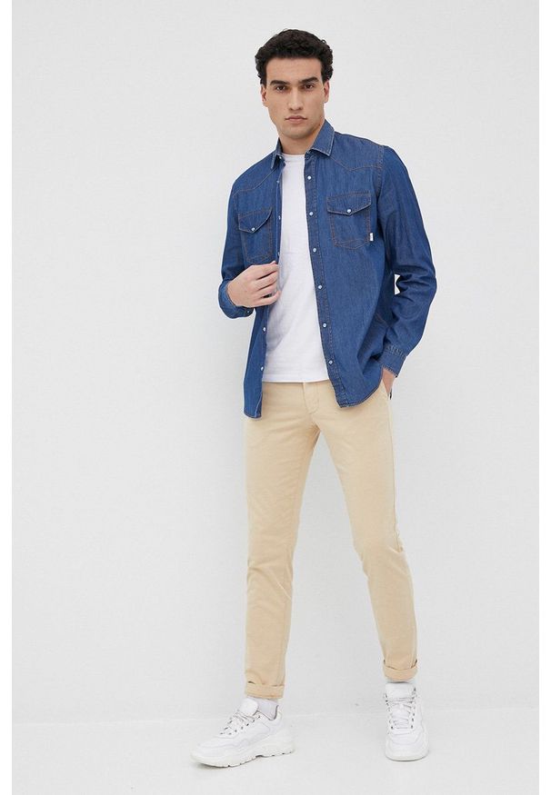 Liu Jo koszula jeansowa męska kolor fioletowy regular z kołnierzykiem klasycznym. Typ kołnierza: kołnierzyk klasyczny. Kolor: fioletowy. Materiał: jeans. Długość rękawa: długi rękaw. Długość: długie. Styl: klasyczny