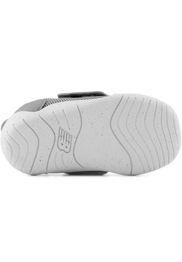 Buty niemowlęce New Balance NW1STGR – szare. Zapięcie: rzepy. Kolor: szary. Materiał: guma. Szerokość cholewki: normalna. Wzór: kolorowy