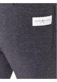 TOMMY HILFIGER - Tommy Hilfiger Spodnie dresowe UM0UM03013 Szary Regular Fit. Kolor: szary. Materiał: bawełna #4
