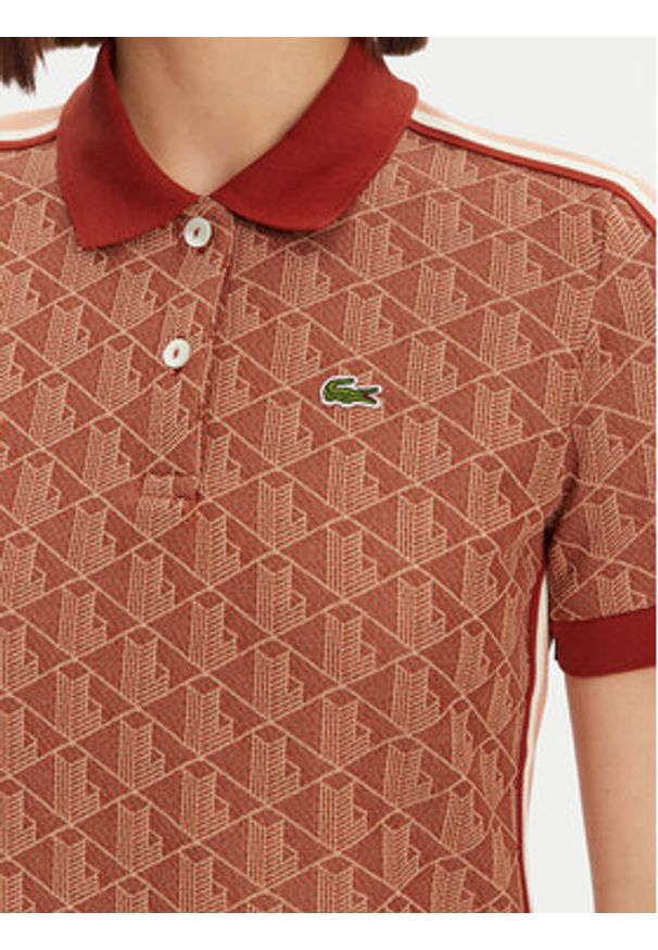 Lacoste Sukienka codzienna EF2655 Brązowy Slim Fit. Okazja: na co dzień. Kolor: brązowy. Materiał: bawełna, syntetyk. Typ sukienki: proste. Styl: casual