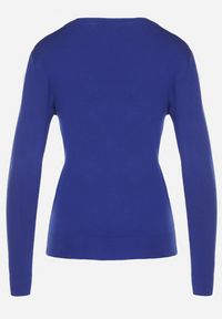 Born2be - Granatowy Sweter z Bawełną i Dekoltem w Serek Etarevia. Okazja: na co dzień. Typ kołnierza: dekolt w serek. Kolor: niebieski. Materiał: bawełna. Styl: casual #3