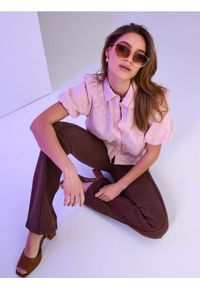 Sinsay - Jeansy bootcut flare ze średnim stanem i ozdobnym przeszyciem - brązowy. Kolor: brązowy