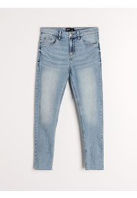 Sinsay - Jeansy cropped skinny - niebieski. Kolor: niebieski