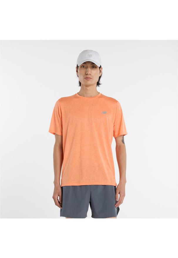 Koszulka męska New Balance MT41253AAE – pomarańczowa. Kolor: pomarańczowy. Materiał: poliester, materiał. Sport: fitness