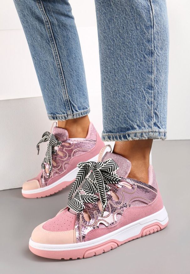 Renee - Różowe Sneakersy Ozdobione Brokatem z Oryginalnym Sznurowaniem Patricie. Kolor: różowy. Wzór: aplikacja