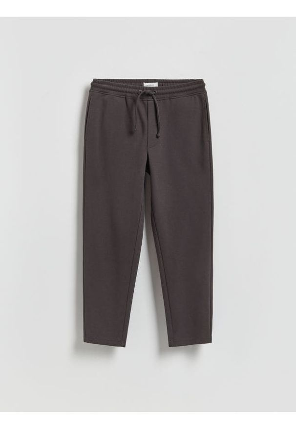 Reserved - Spodnie dresowe regular fit - ciemnoszary. Kolor: szary. Materiał: dresówka