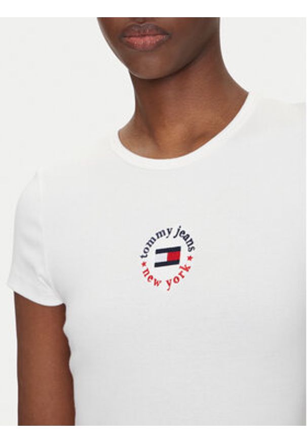 Tommy Jeans Sukienka codzienna DW0DW20384 Biały Slim Fit. Okazja: na co dzień. Kolor: biały. Materiał: bawełna. Typ sukienki: proste. Styl: casual