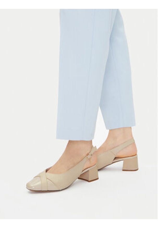 Lasocki Czółenka RST-AGNES-12 Beżowy. Kolor: beżowy. Materiał: skóra