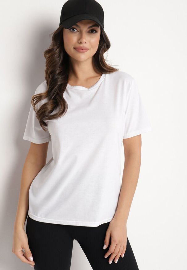 Born2be - Biały Gładki T-shirt z Krótkim Rękawem Elldora. Okazja: na co dzień. Kolor: biały. Materiał: jeans, bawełna. Długość rękawa: krótki rękaw. Długość: krótkie. Wzór: gładki. Styl: casual