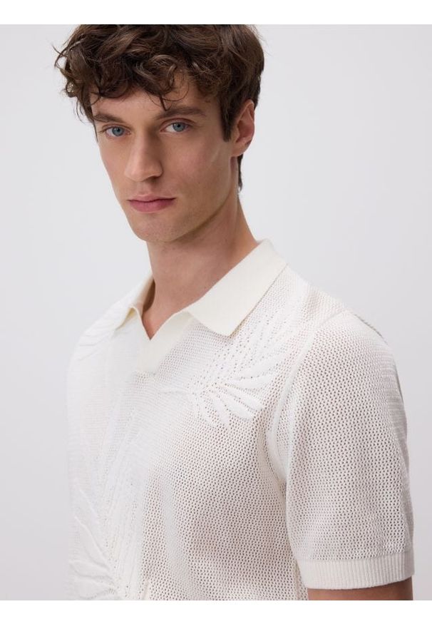 Reserved - Bawełniany sweter polo - biały. Typ kołnierza: polo. Kolor: biały. Materiał: bawełna