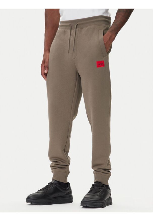 Hugo - HUGO Spodnie dresowe Doak212 50447963 Beżowy Regular Fit. Kolor: beżowy. Materiał: bawełna